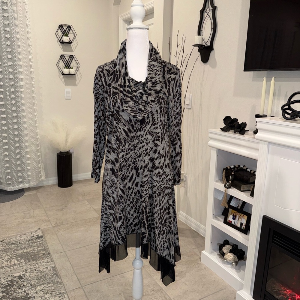 Cupio Black and Gray Patterned Dress Size Medium